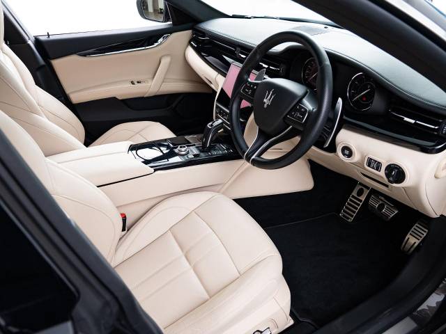 マセラティ クアトロポルテ モデナ 0.5万Km 1,390.3万円 2022年式[111]の中古車詳細(東京都)