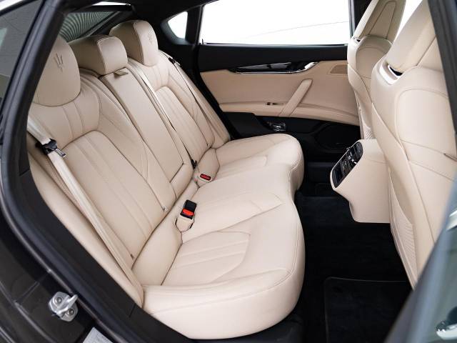 マセラティ クアトロポルテ モデナ 0.5万Km 1,390.3万円 2022年式[111]の中古車詳細(東京都)