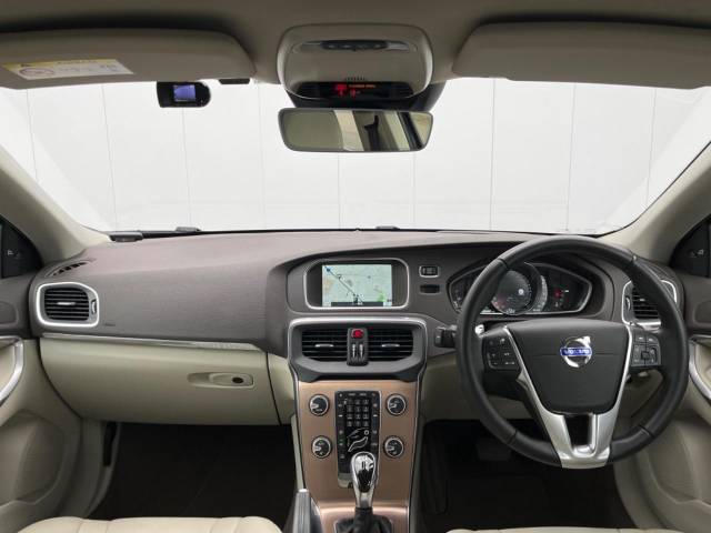 ボルボ Ｖ４０ クロスカントリー Ｔ５ ＡＷＤ ＳＥ 4.2万Km (神奈川県)[983]の中古車詳細