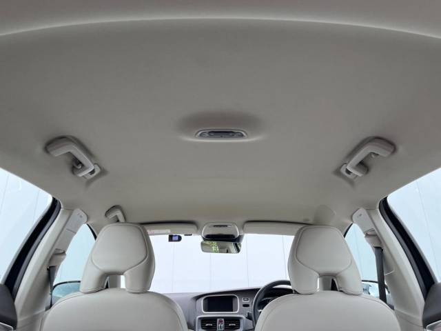 ボルボ Ｖ４０ クロスカントリー Ｔ５ ＡＷＤ ＳＥ 4.2万Km (神奈川県)[983]の中古車詳細