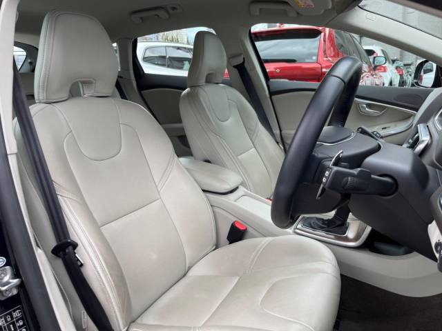ボルボ Ｖ４０ クロスカントリー Ｔ５ ＡＷＤ ＳＥ 4.2万Km (神奈川県)[983]の中古車詳細