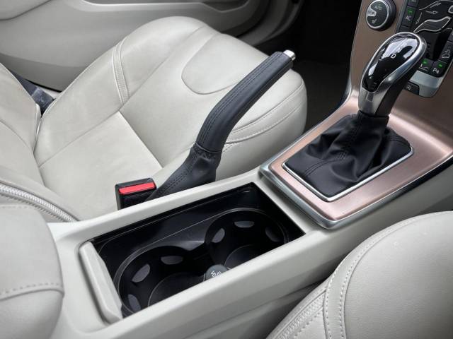 ボルボ Ｖ４０ クロスカントリー Ｔ５ ＡＷＤ ＳＥ 4.2万Km (神奈川県)[983]の中古車詳細