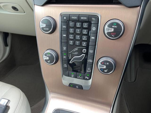 ボルボ Ｖ４０ クロスカントリー Ｔ５ ＡＷＤ ＳＥ 4.2万Km (神奈川県)[983]の中古車詳細