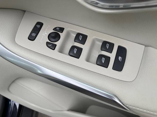 ボルボ Ｖ４０ クロスカントリー Ｔ５ ＡＷＤ ＳＥ 4.2万Km (神奈川県)[983]の中古車詳細