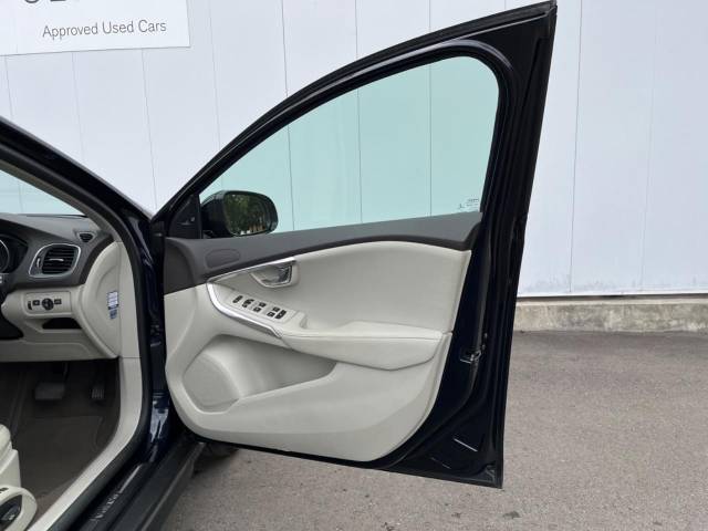 ボルボ Ｖ４０ クロスカントリー Ｔ５ ＡＷＤ ＳＥ 4.2万Km (神奈川県)[983]の中古車詳細