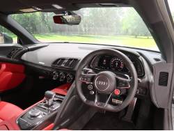 Ｒ８ Ｖ１０クーペ パフォーマンス ５．２ＦＳＩクワトロＳトロニックの中古車画像