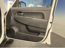 ジープ・チェロキー スポーツの中古車画像