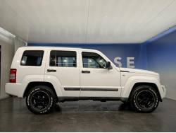 ジープ・チェロキー スポーツの中古車画像