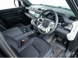 ディフェンダー １１０ベースグレード Ｐ３００ エアサスペンション装着車の中古車画像