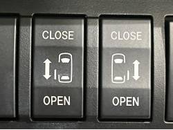 ＭＰＶ ２３Ｓの中古車画像