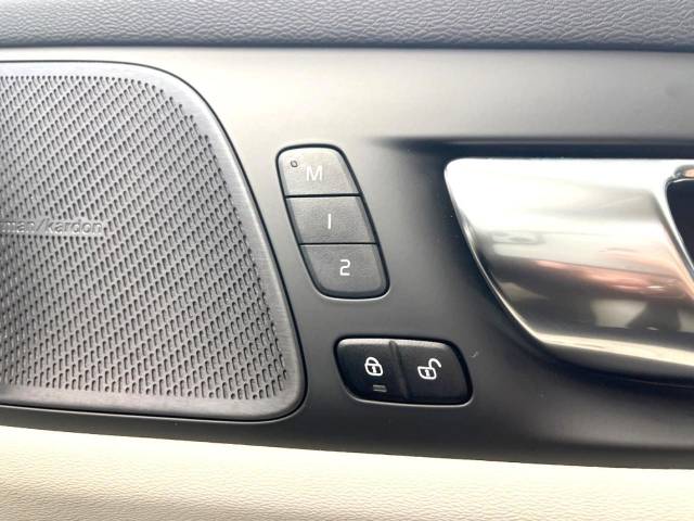 ボルボ Ｓ６０ Ｂ５ インスクリプション 0.8万Km (大阪府)[123]の中古車詳細