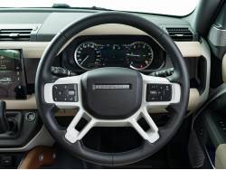 ディフェンダー １３０ＳＥ Ｄ３００ エアサスペンション装着車の中古車画像