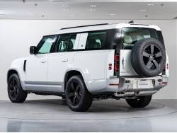 ディフェンダー １３０ＳＥ Ｄ３００ エアサスペンション装着車の中古車画像