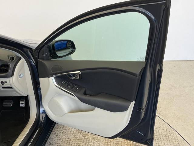 ボルボ Ｖ４０ Ｔ４ ＳＥ 6.9万Km (大阪府)[028]の中古車詳細