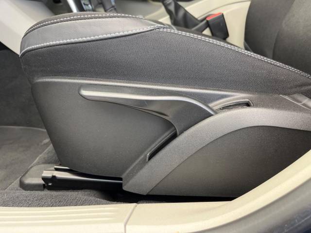 ボルボ Ｖ４０ Ｔ４ ＳＥ 6.9万Km (大阪府)[028]の中古車詳細