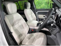 ディフェンダー １３０ローンチエディションの中古車画像