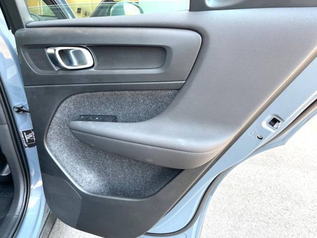 ボルボ ＸＣ４０ Ｂ４ ＡＷＤ モメンタム 0.5万Km (大分県)[104]の中古車詳細