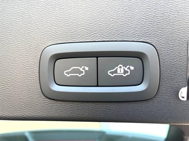 ボルボ ＸＣ４０ Ｂ４ ＡＷＤ モメンタム 0.5万Km (大分県)[104]の中古車詳細