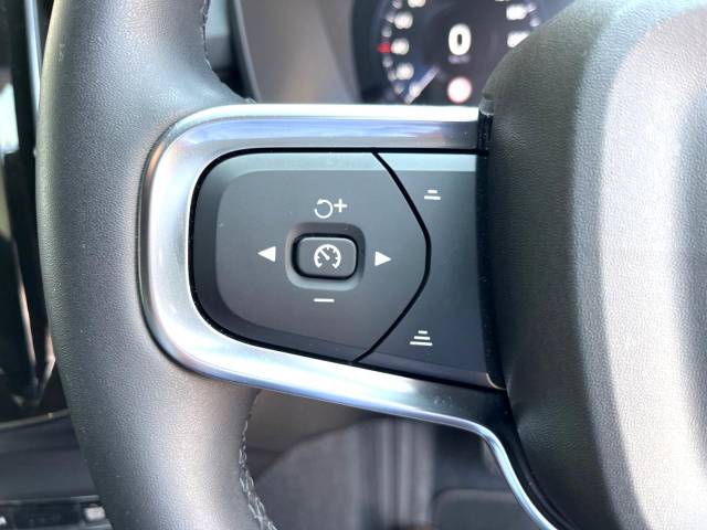 ボルボ ＸＣ４０ Ｂ４ ＡＷＤ モメンタム 0.5万Km (大分県)[104]の中古車詳細