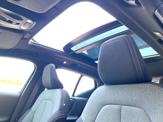 ボルボ ＸＣ４０ Ｂ４ ＡＷＤ モメンタム 0.5万Km (大分県)[104]の中古車詳細