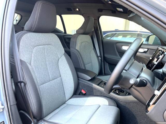 ボルボ ＸＣ４０ Ｂ４ ＡＷＤ モメンタム 0.5万Km (大分県)[104]の中古車詳細