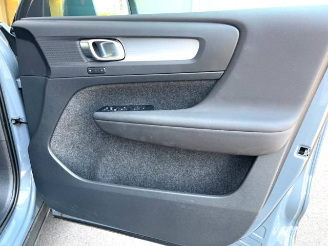 ボルボ ＸＣ４０ Ｂ４ ＡＷＤ モメンタム 0.5万Km (大分県)[104]の中古車詳細