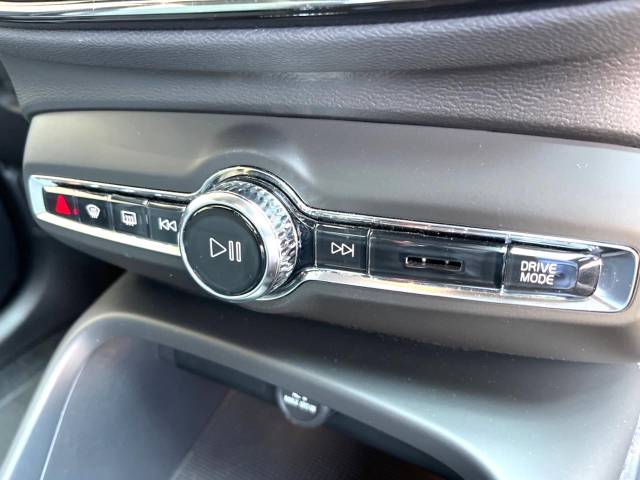 ボルボ ＸＣ４０ Ｂ４ ＡＷＤ モメンタム 0.5万Km (大分県)[104]の中古車詳細