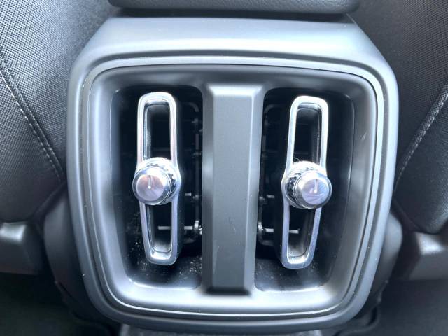 ボルボ ＸＣ４０ Ｂ４ ＡＷＤ モメンタム 0.5万Km (大分県)[104]の中古車詳細