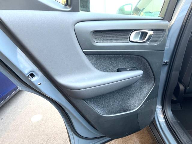 ボルボ ＸＣ４０ Ｂ４ ＡＷＤ モメンタム 0.5万Km (大分県)[104]の中古車詳細