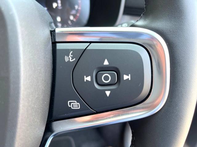 ボルボ ＸＣ４０ Ｂ４ ＡＷＤ モメンタム 0.5万Km (大分県)[104]の中古車詳細