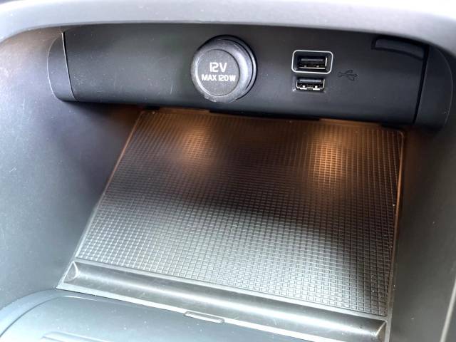 ボルボ ＸＣ４０ Ｂ４ ＡＷＤ モメンタム 0.5万Km (大分県)[104]の中古車詳細