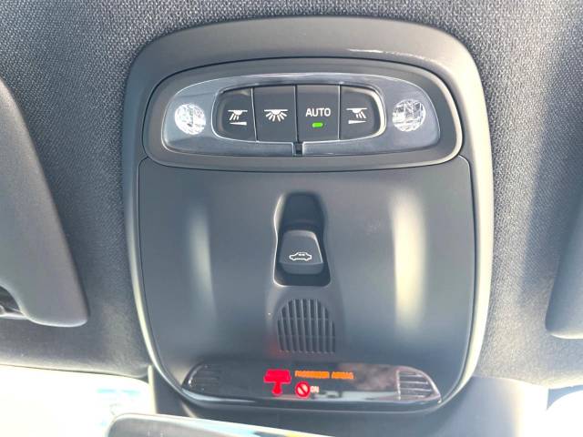 ボルボ ＸＣ４０ Ｂ４ ＡＷＤ モメンタム 0.5万Km (大分県)[104]の中古車詳細