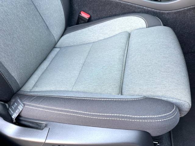 ボルボ ＸＣ４０ Ｂ４ ＡＷＤ モメンタム 0.5万Km (大分県)[104]の中古車詳細