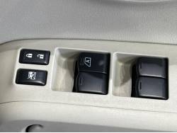 キューブ １５Ｘ ＦＯＵＲ Ｖセレクション ８０ｔｈスペシャルカラーリミテッドの中古車画像