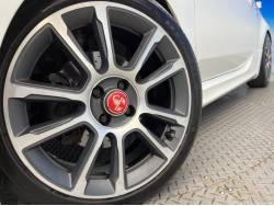 アバルト５９５Ｃ ツーリズモの中古車画像