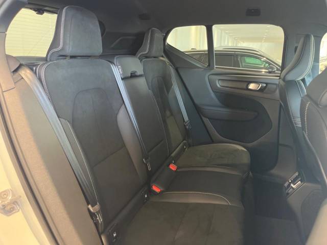 ボルボ ＸＣ４０ Ｂ４ ＡＷＤ Ｒデザイン 2.8万Km (福岡県)[977]の中古車詳細