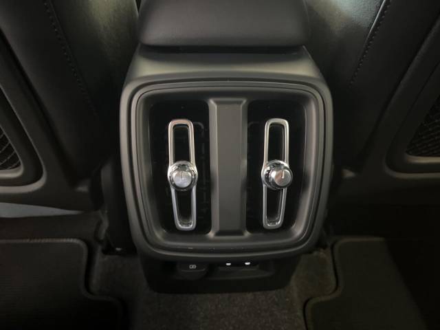 ボルボ ＸＣ４０ Ｂ４ ＡＷＤ Ｒデザイン 2.8万Km (福岡県)[977]の中古車詳細