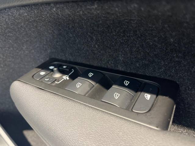 ボルボ ＸＣ４０ Ｂ４ ＡＷＤ Ｒデザイン 2.8万Km (福岡県)[977]の中古車詳細