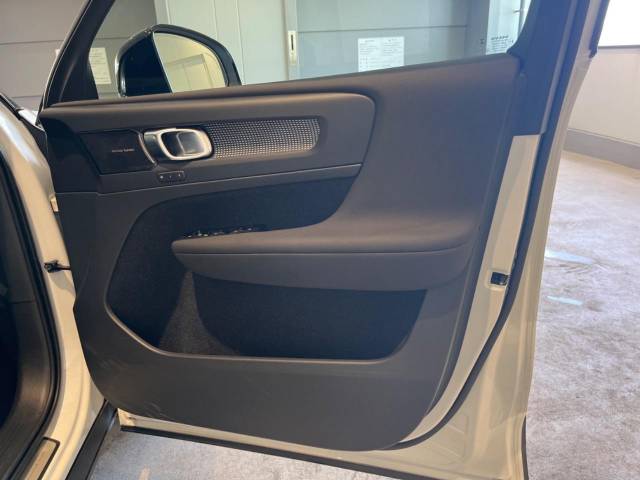 ボルボ ＸＣ４０ Ｂ４ ＡＷＤ Ｒデザイン 2.8万Km (福岡県)[977]の中古車詳細