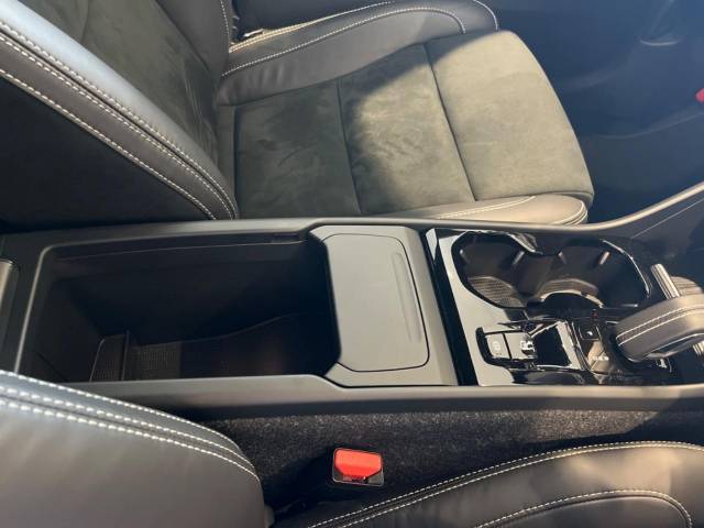 ボルボ ＸＣ４０ Ｂ４ ＡＷＤ Ｒデザイン 2.8万Km (福岡県)[977]の中古車詳細