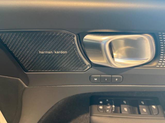 ボルボ ＸＣ４０ Ｂ４ ＡＷＤ Ｒデザイン 2.8万Km (福岡県)[977]の中古車詳細