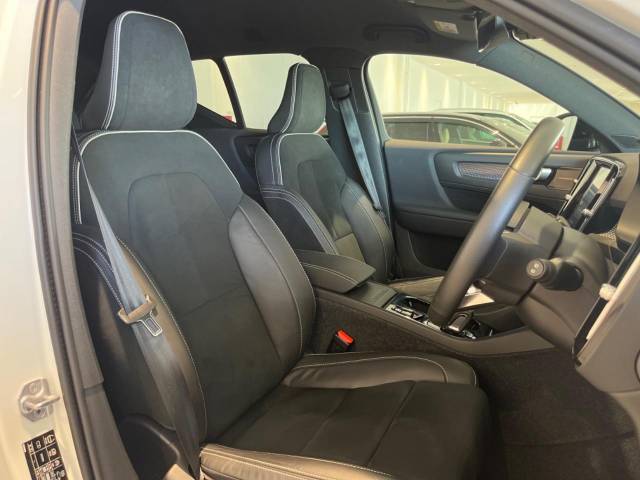 ボルボ ＸＣ４０ Ｂ４ ＡＷＤ Ｒデザイン 2.8万Km (福岡県)[977]の中古車詳細