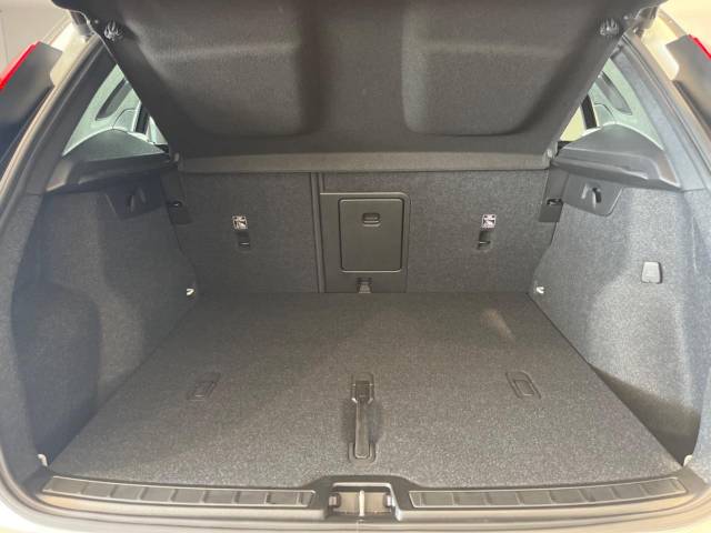 ボルボ ＸＣ４０ Ｂ４ ＡＷＤ Ｒデザイン 2.8万Km (福岡県)[977]の中古車詳細