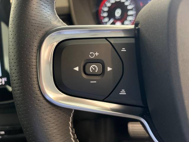 ボルボ ＸＣ４０ Ｂ４ ＡＷＤ Ｒデザイン 2.8万Km (福岡県)[977]の中古車詳細