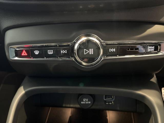 ボルボ ＸＣ４０ Ｂ４ ＡＷＤ Ｒデザイン 2.8万Km (福岡県)[977]の中古車詳細