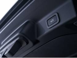 Ｆペイス ＳＶＲの中古車画像