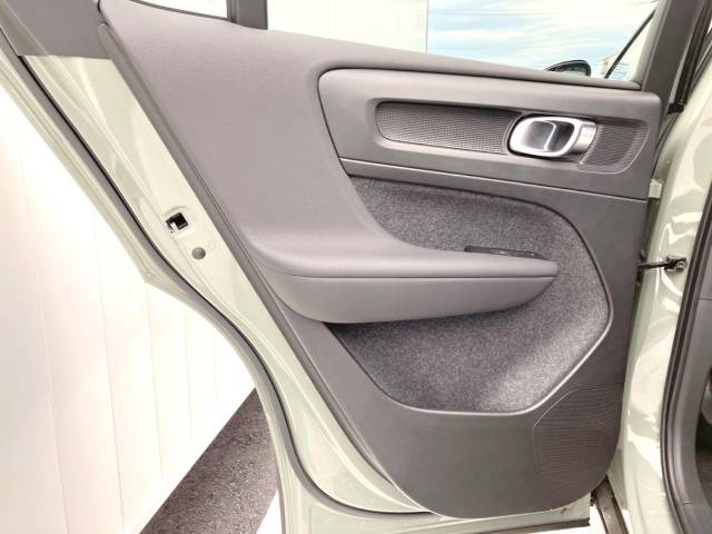 ボルボ Ｃ４０リチャージ リチャージ アルティメットツインモーター 0.5万Km (神奈川県)[552]の中古車詳細