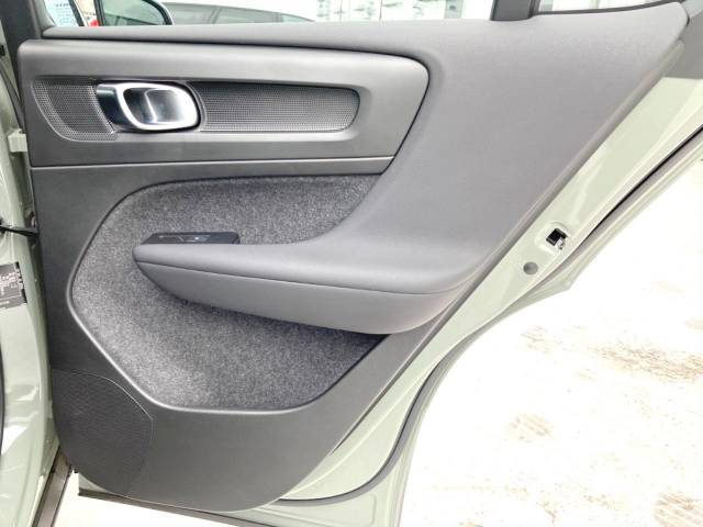 ボルボ Ｃ４０リチャージ リチャージ アルティメットツインモーター 0.5万Km (神奈川県)[552]の中古車詳細