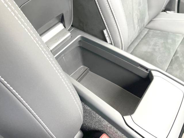 ボルボ Ｃ４０リチャージ リチャージ アルティメットツインモーター 0.5万Km (神奈川県)[552]の中古車詳細