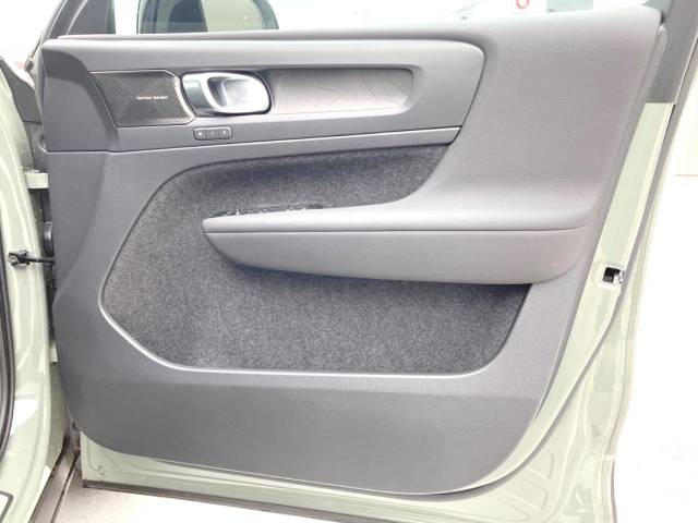 ボルボ Ｃ４０リチャージ リチャージ アルティメットツインモーター 0.5万Km (神奈川県)[552]の中古車詳細